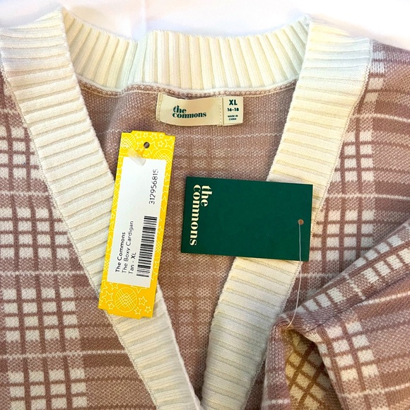 The Boxy Cardigan - Picture 2 of 3